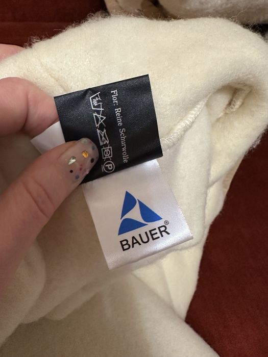 Халат жіночий з хутра мериноса розмір S-M

Колір - молочний 
Розмір S-