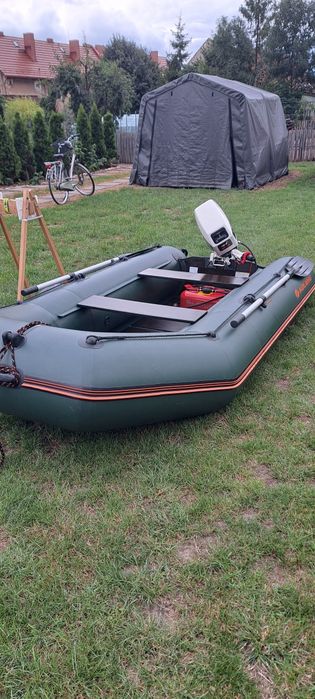 Ponton kolibri z silnikiem 6km firmy Johnson