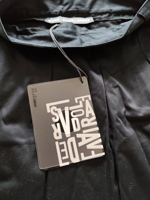 Saia preta VDR nova com etiqueta.