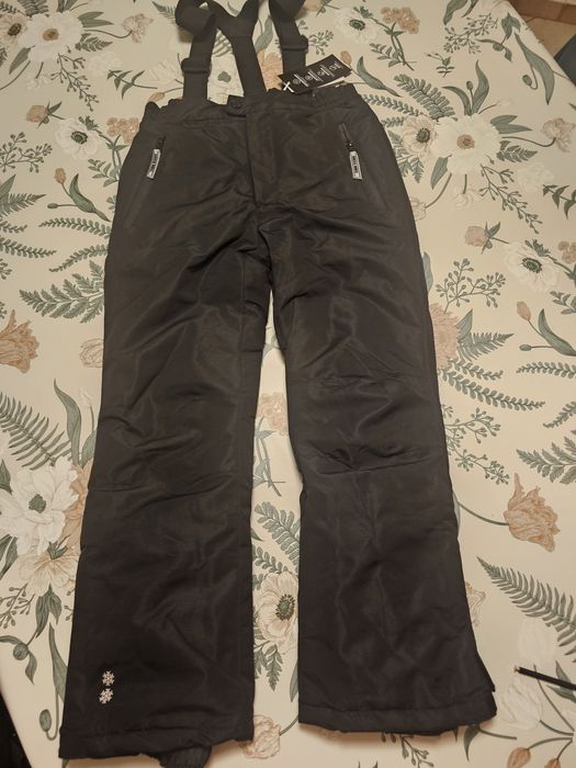 Nowe narciarskie spodnie 134 dla dziewczynki