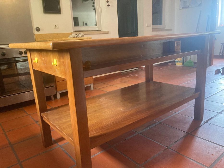 Mesa de cozinha - madeira maciça