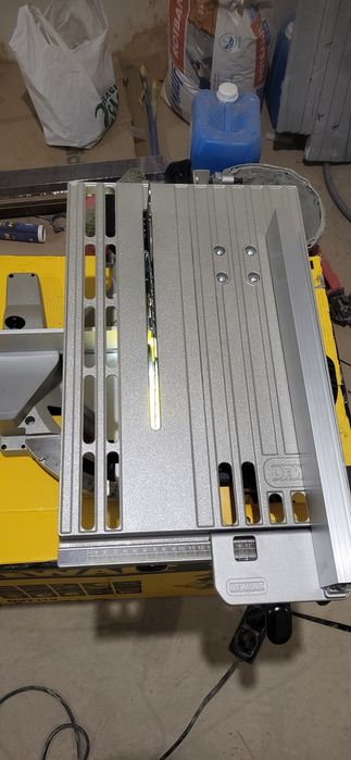 Комбинированая торцовочная пила Dewalt  27113qsw