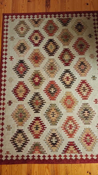 Tapete de Sala / Quarto 135 x 190 cm em Bom Estado
