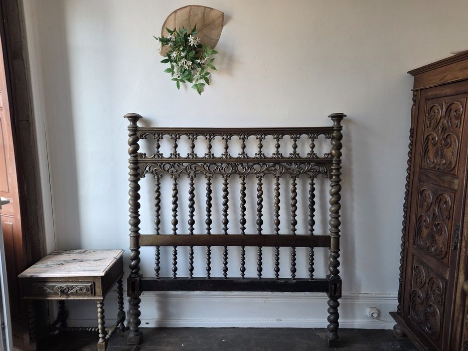 Cama de Bilros antiga de madeira maciça  castanho escuro
