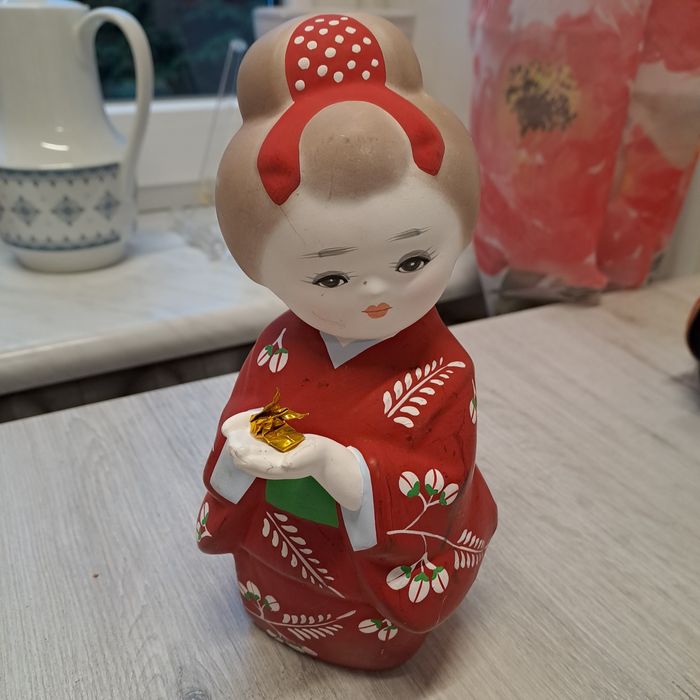 Japońska figurka recznie malowana Hakata.