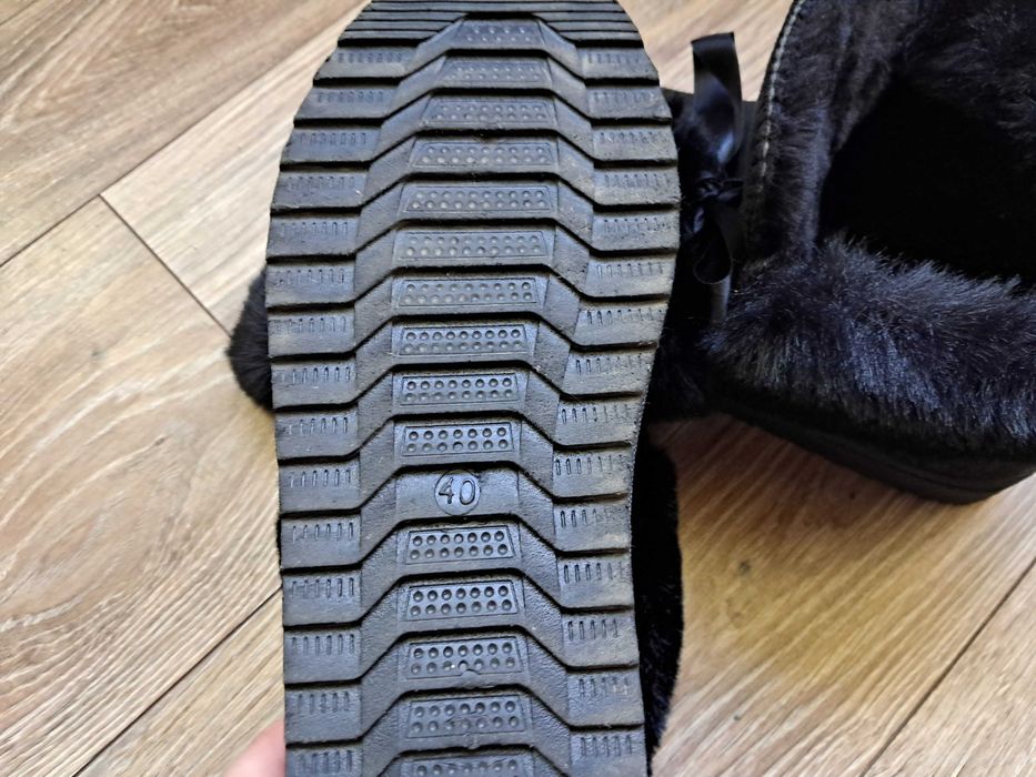 Угги короткие с помпонами, 38 размер