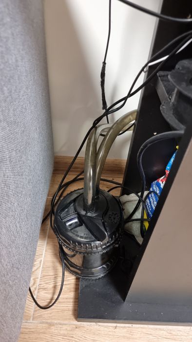 Akwarium 72l  ze stolikiem wyposażeniem i rybkami