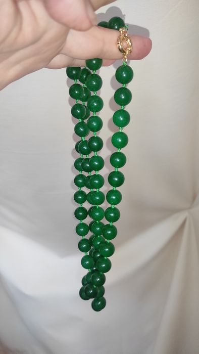 жадеит, жадеитовые бусы, жадеїтове кольє