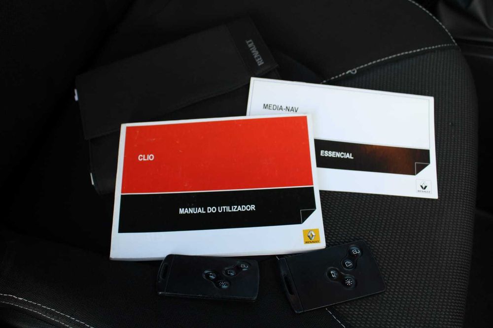 Renault Clio — fotografia 11