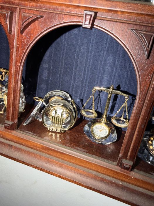 Colecao de relogios em cristal e ouro