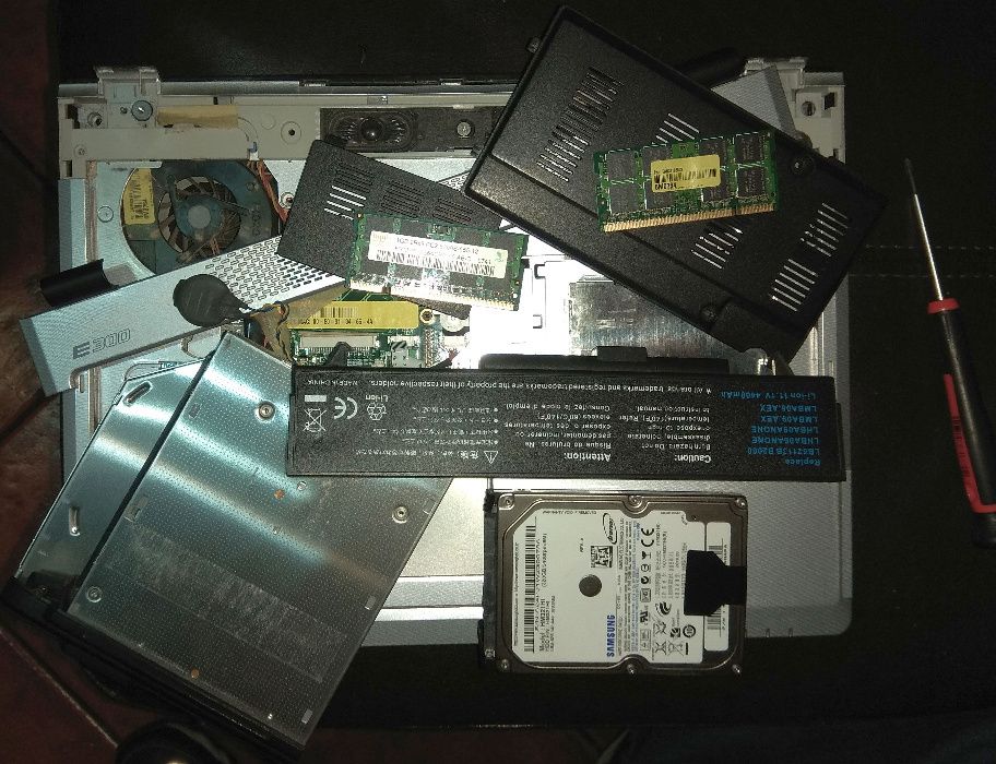 Portáteis LG E500 e LG E300 LGE23 Inteiro e para venda às Peças