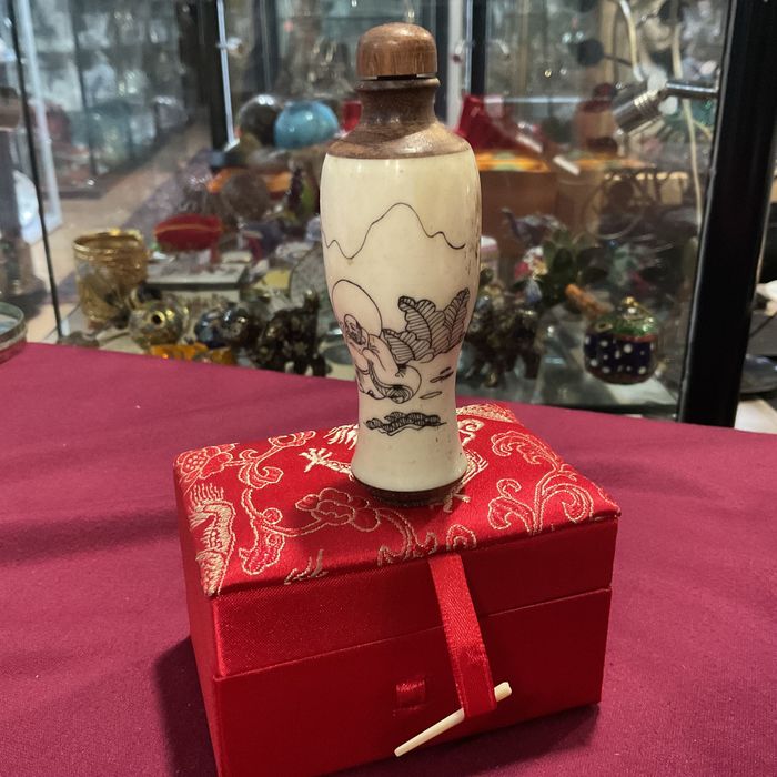 Snuff bottle oriental .9 cm. Sem caixa