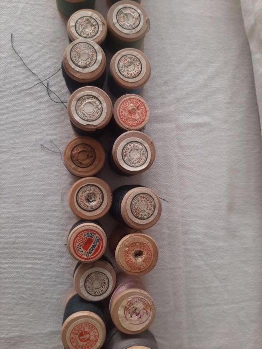 Продам набор ниток для швейной машинки