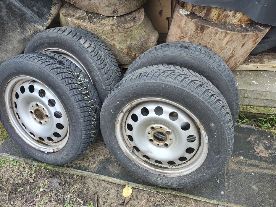 Koła całe opony zimowe Mini Cooper S.