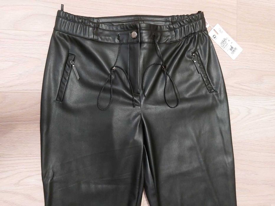 Жіночі штани з екошкіри
