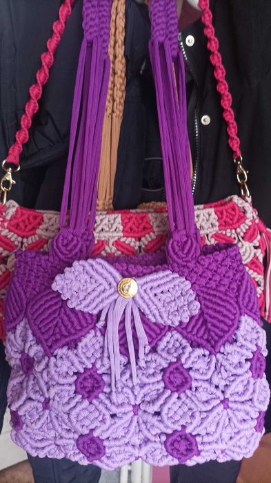 Torebka wykonana techniką makramy