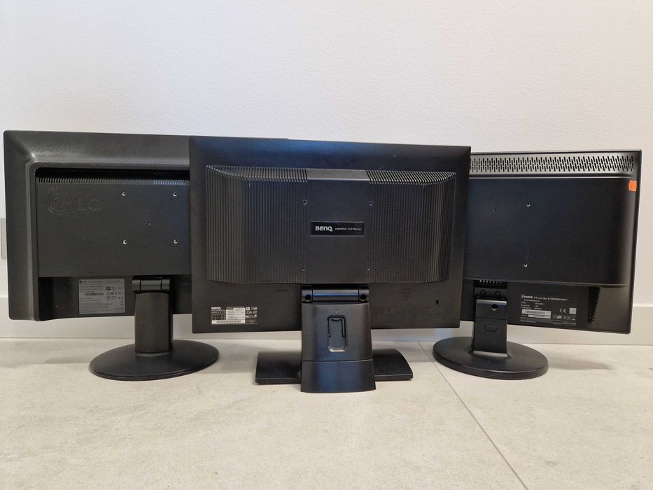 3 monitory 19'' cali