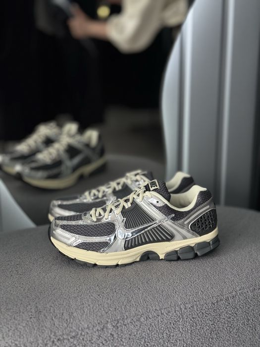 Кросівки Nike Zoom Vomero Black/Metallic (ОРИГІНАЛ) Чоловічі кросівки Nike Zoom Vomero Black