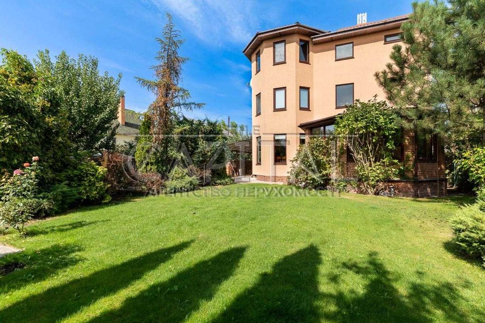 Продаж будинку 270 м Осокорки — 3 поверхи, 5 соток, готовий для життя