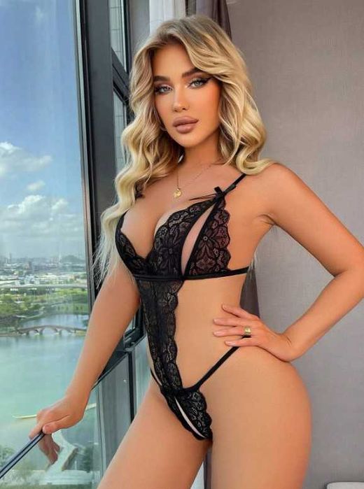 Lingerie sexy com  abertura