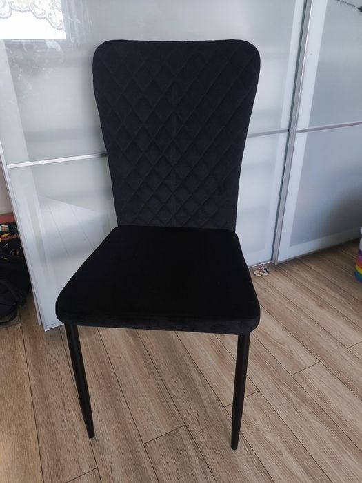 Krzesło czarne pikowane