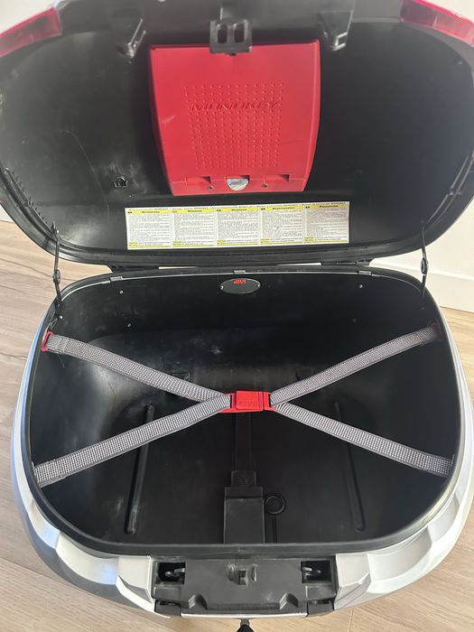 Givi Maxia 55L + base