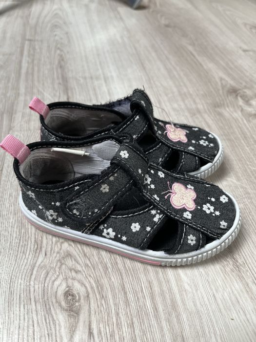 Kapcie Nelli Blu 25 czarne z motylkiem