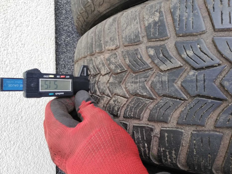 4 opony zimowe Dębica 205/60R16. Bieżnik około 5-6mm.