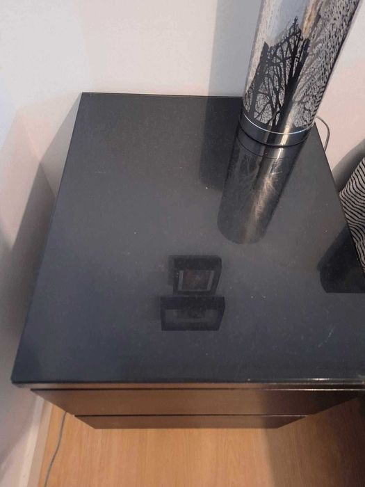 Mesa de cabeceira com vidro IKEA