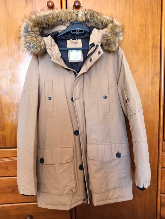 Casaco acolchoado c/ capuz em pelo - Bershka