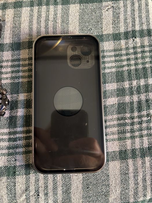 Złote etui na telefon Iphon15
