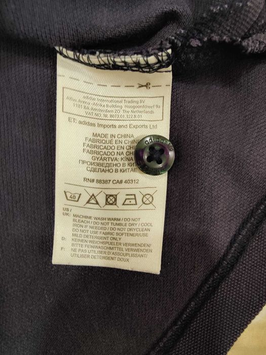 Polo Adidas tam. L em excelente estado