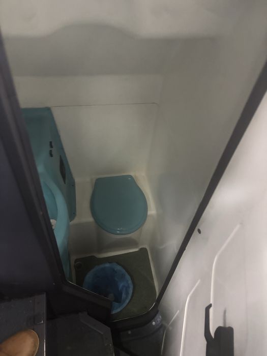 Vendo casa de banho de autocarro