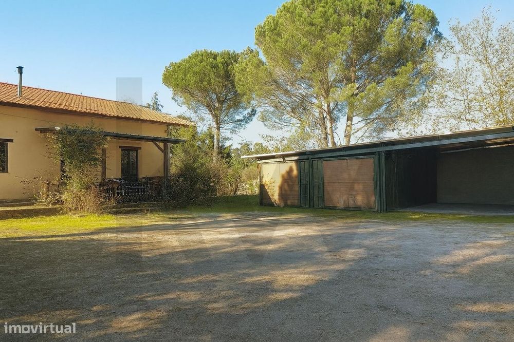 Oficina e Moradia, grande terreno e vista para a serra. Oportunidade ú