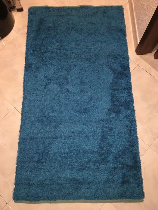 Vendo tapete de pêlo azul
