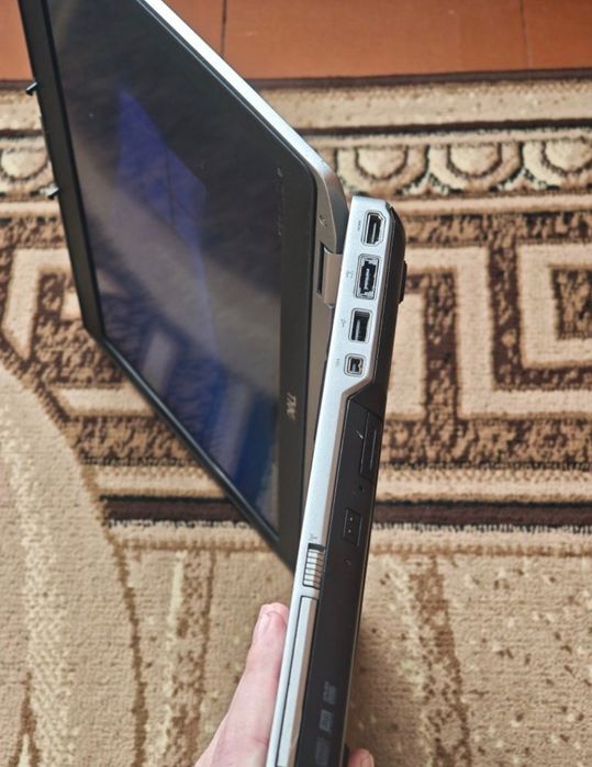 Dell Latitude E6520

Процесор: Intel Core i7-2640M (2 ядра / 4