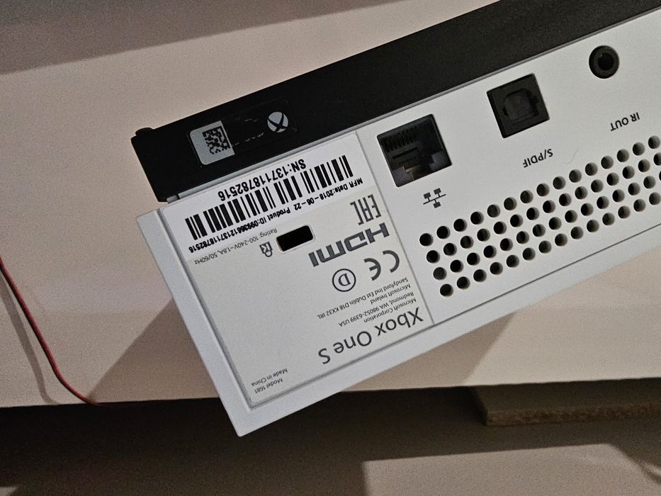 XBOX One S + 2 comandos