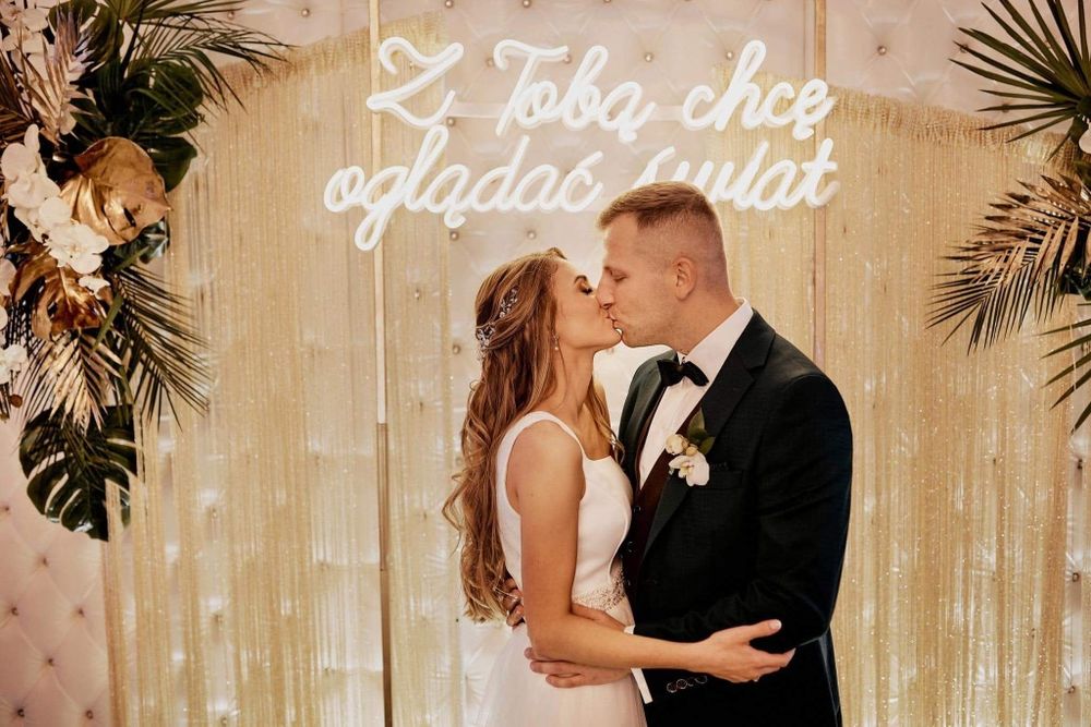 Wiatraki fontanny wodospad iskier kolorowe dymy