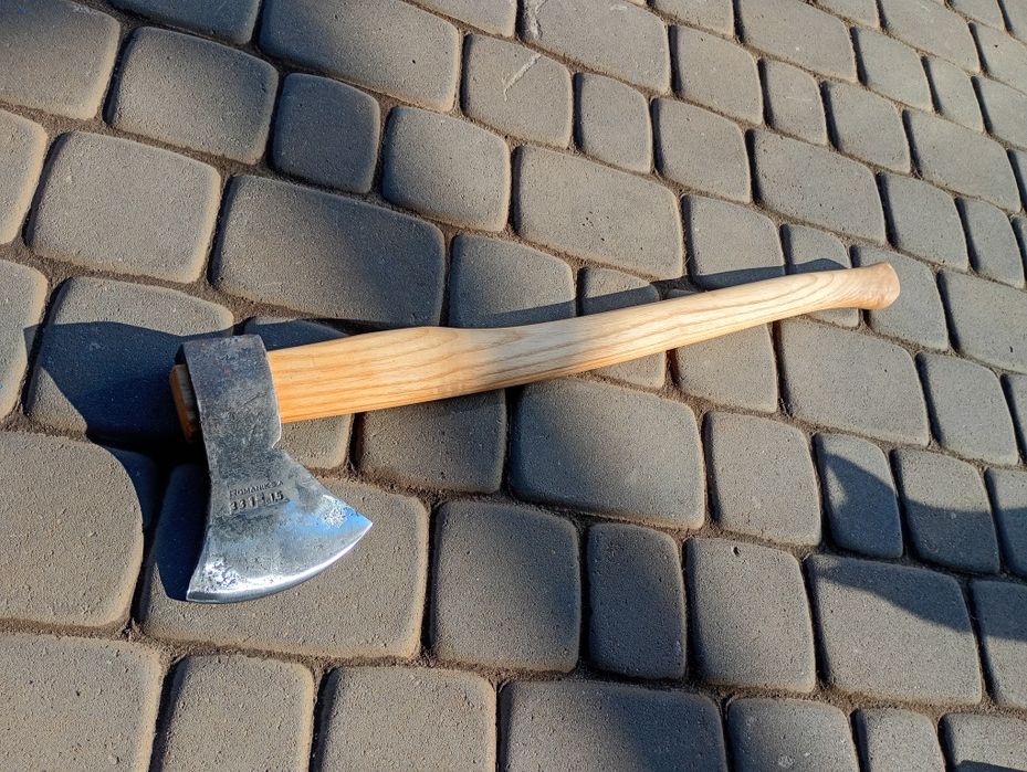 Ręcznie kuta siekiera Romanik do rozłupywania 1,5kg / 70cm jesion