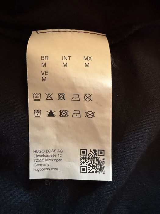 Фуболка HUGO BOSS.Розмір М.Дуже гарний стан.