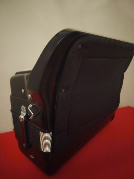 Acordeão eletrônico Elkavox