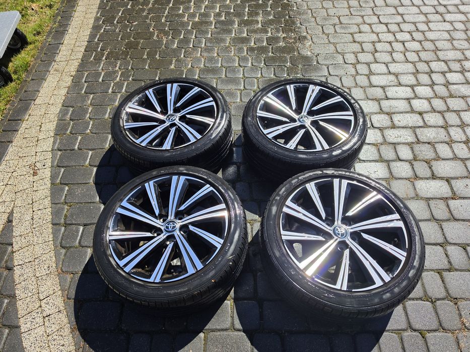 Felgi z oponami  toyota
