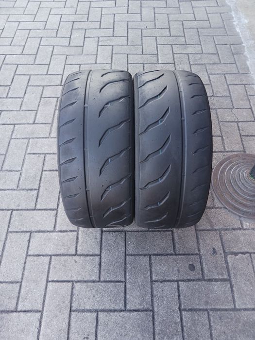Vendo pneus semi-novos 233/35/19 Toyo