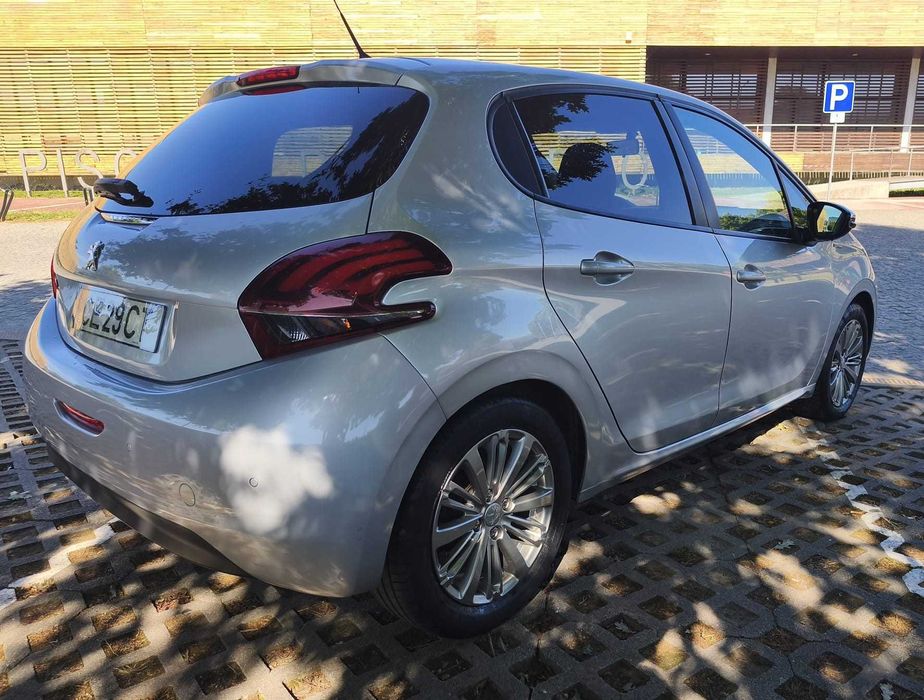 Peugeot 208, Gasolina, 2018 com apenas 56mill KM