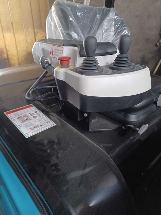 Empilhador Elétrico SANY SCP30C6 1 h carga p/ até 10 horas de trabalho