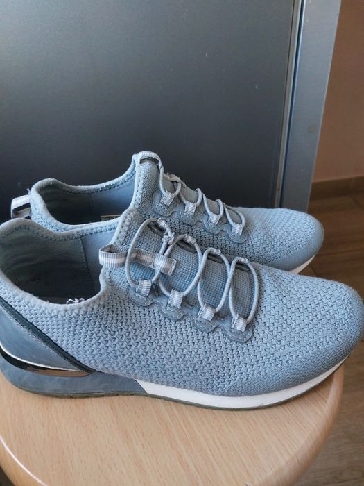 Buty damskie ,lekkie sportowe w szarym kolorze