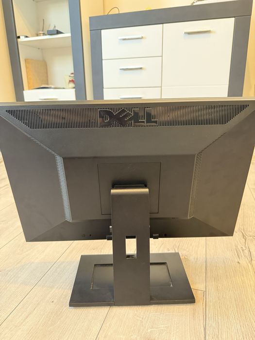 Monitor Dell E2210f 22" 1680x1050 60 hz 5ms czarny z podstawką
