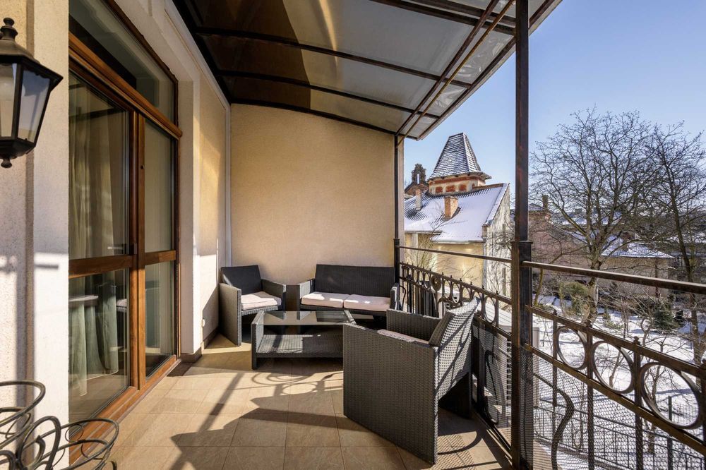 КВАРТИРА в ЦЕНТРІ з терасою + ПАРКОМІСЦЕ в підземному паркінгу