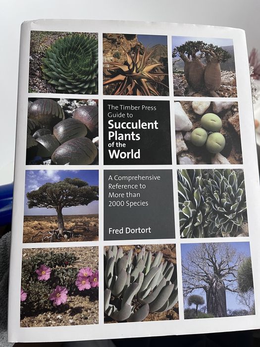 Велика нова книжка про сукуленти англійською