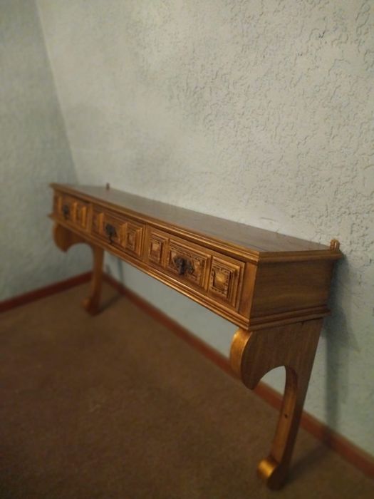 Móvel de Corredor Dourado em Madeira Maciça